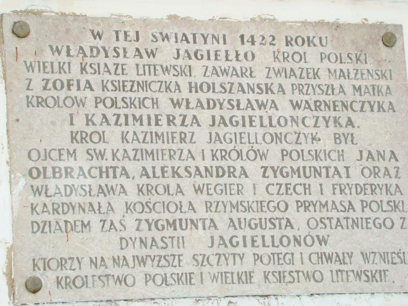 7. Nowogrdek - na cianie kocioa - fot. J. Gawowski.jpg